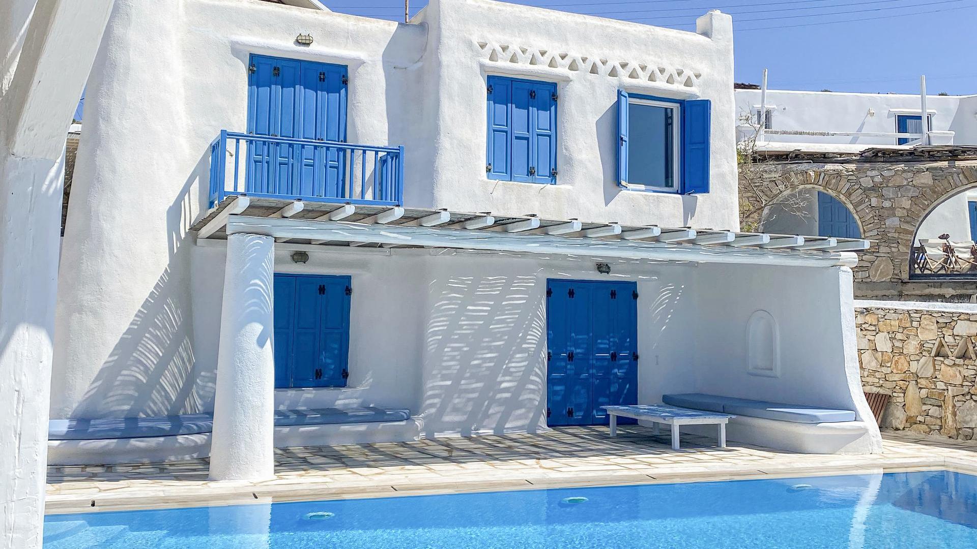 Blue Harmony Suites of Mykonos – Deluxe Suite for 2 guests