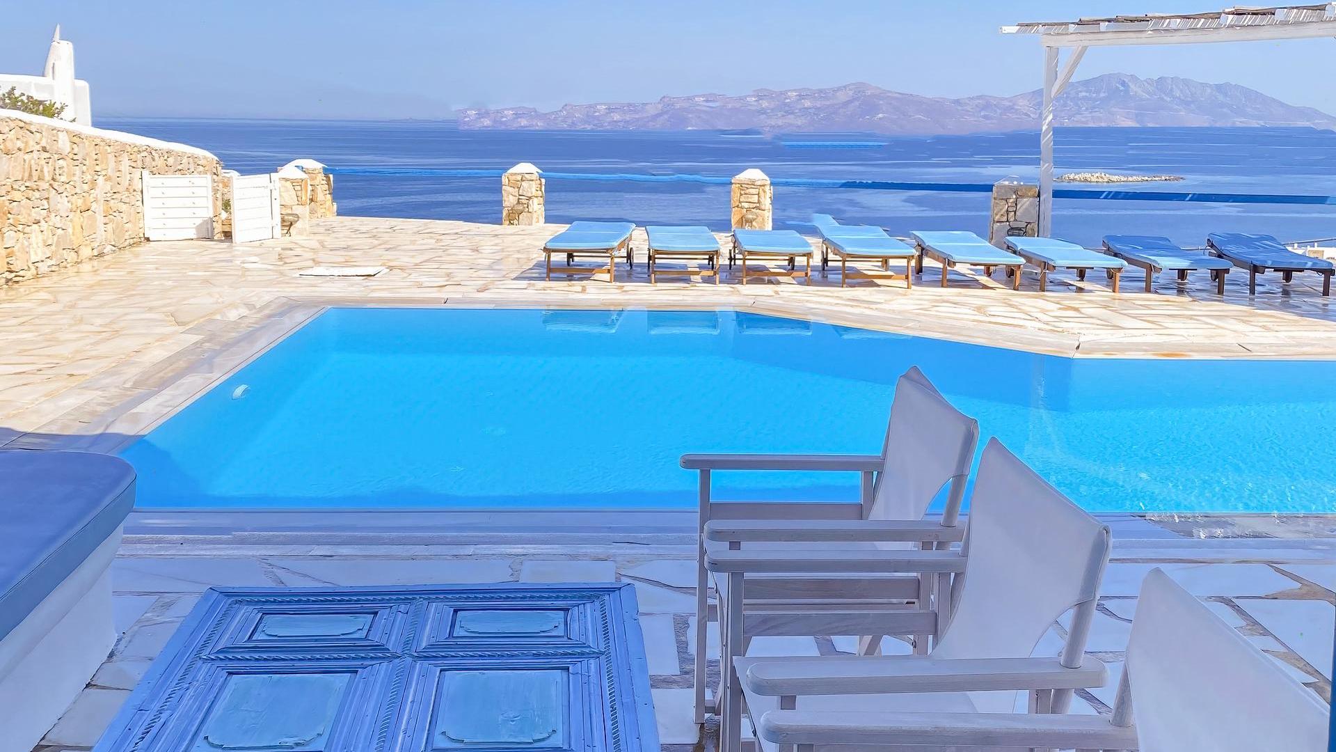 Blue Harmony Suites of Mykonos – Three Bedroom Apartment for 6 guests